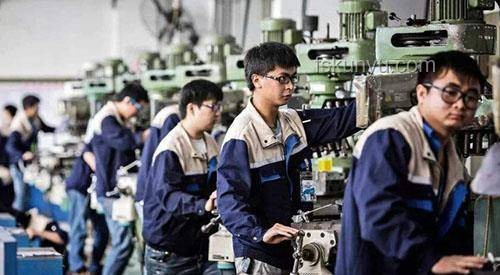 闫妮送外卖现象与公众偶遇事件的对比分析